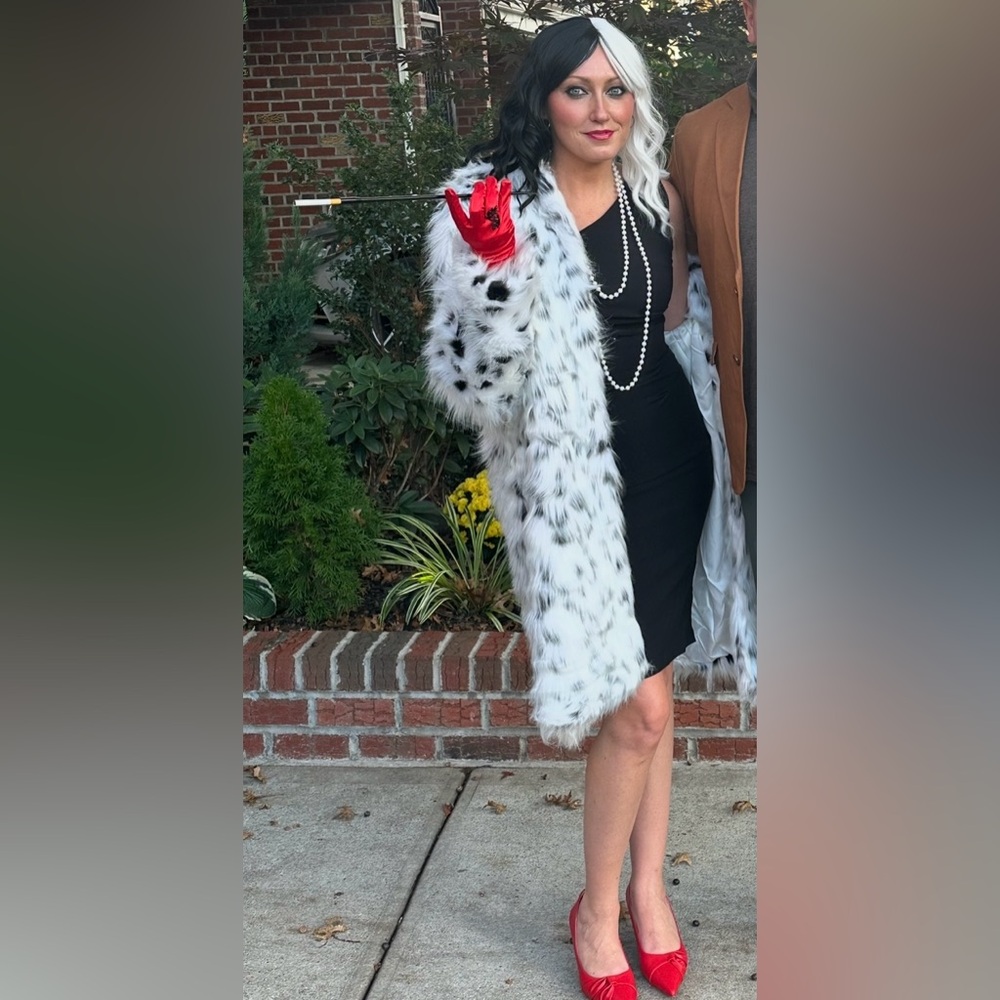 Cruella Deville custom accessories. Wig, Coat, Pearls and Shoes